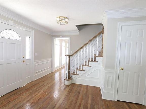 3rd image of 611 Belgrave Ln