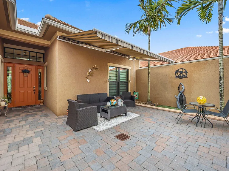 9368 Cantal Cir E — Photo 41