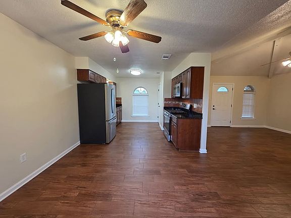 4th image of 3381 Tulane Dr