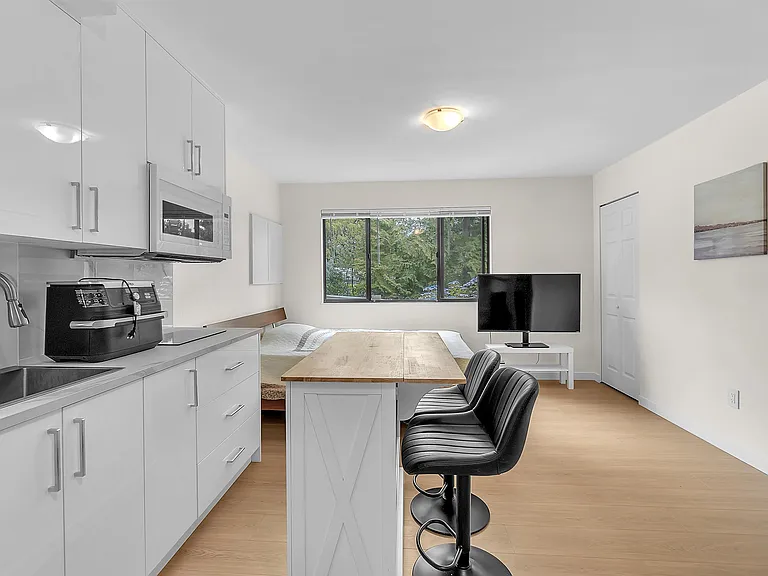 3 Saint Andrews Ave #STUDIO — Photo 2