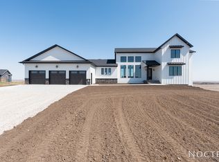 7685 Star Ln, Bismarck, ND 58503