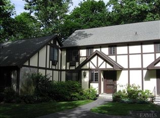 42 Tudor Ct, Pleasantville, NY 10570