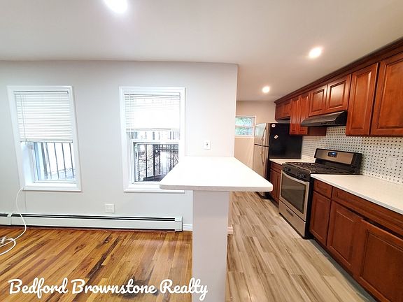 3rd image of 424 Franklin Ave APT 1