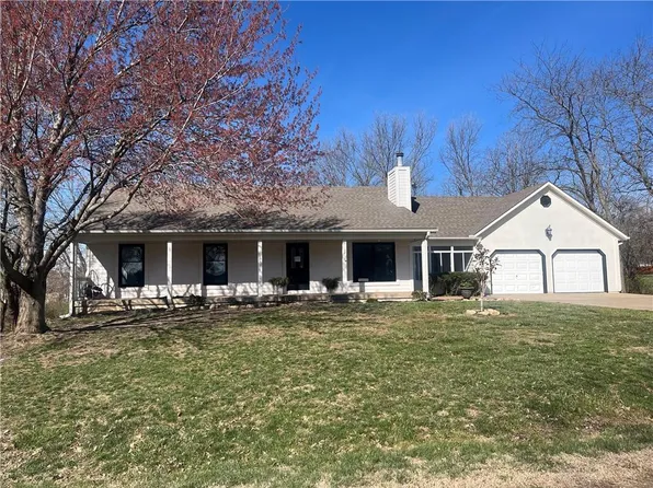1102 S Elm St, Louisburg, KS 66053
