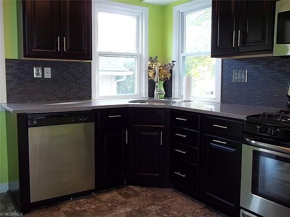 2nd image of 5866 Chestnut Hills Dr