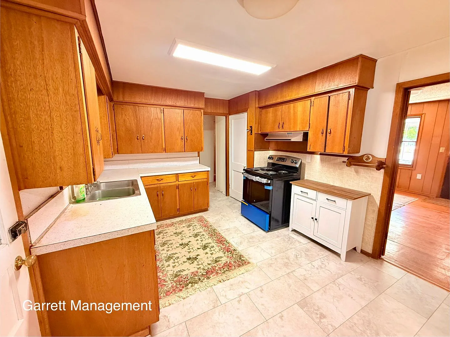 Spacious 3/2 Home — Photo 3