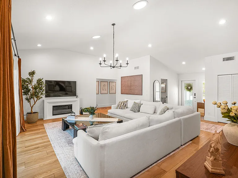 13471 Barberry Dr — Photo 7