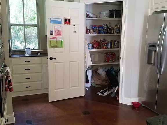 Butler Pantry/walk in Pantry