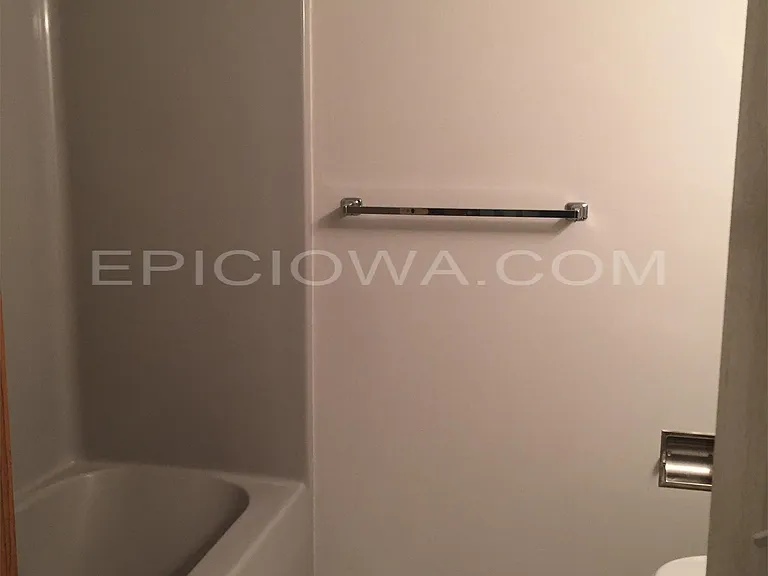 Upper Level Full Bathroom