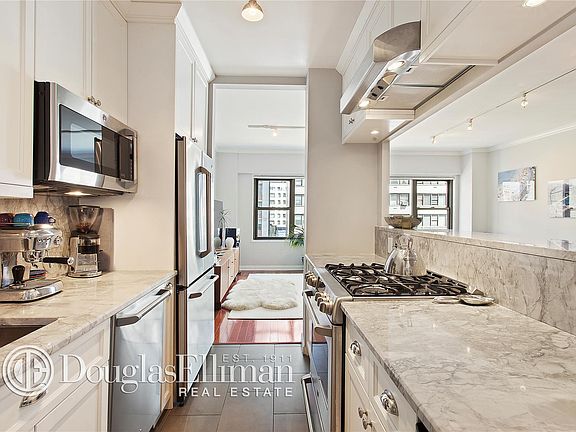 2nd image of 360 E 72nd St APT A808