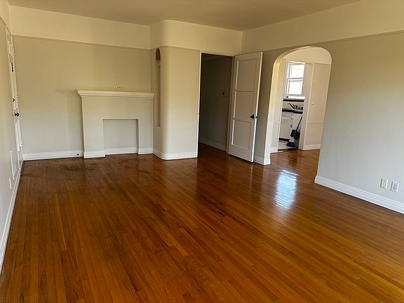5th image of 1603D California Ave