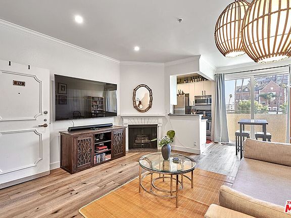 2nd image of 620 S Gramercy Pl APT 212