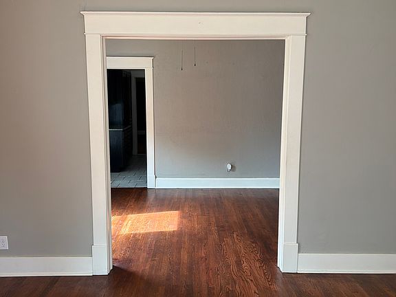 5th image of 724 E Mansur Ave