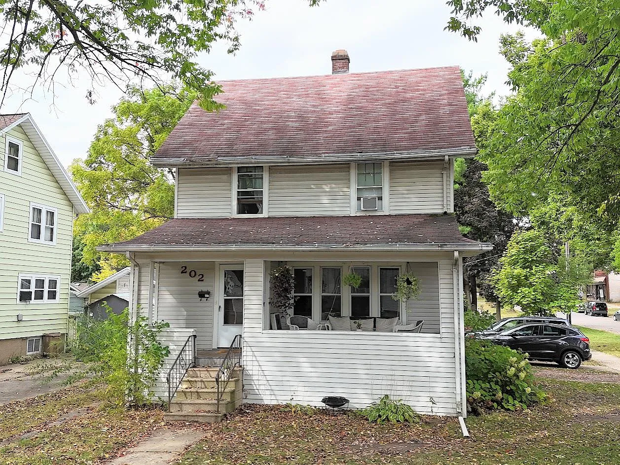 4 bed, 2.0 bath, 1682 sqft, $3,995 — Photo 2