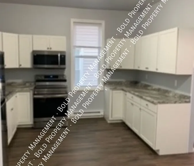 910 Walnut St #1 — Photo 3