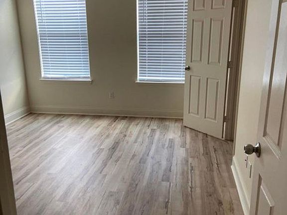 5th image of 108 Appleoak Ave #B