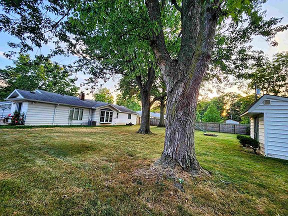 5th image of 424 Maplewood Dr