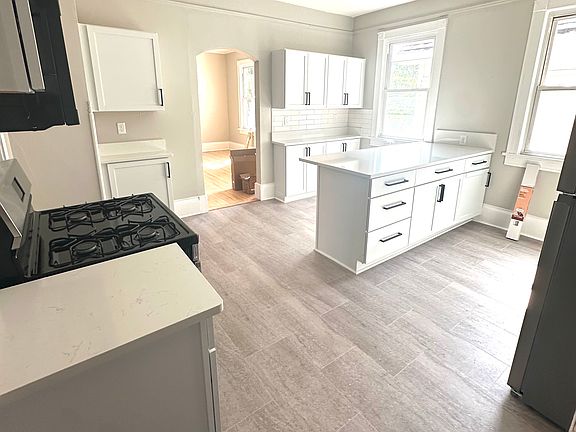 5th image of 2816 N Fratney St APT 4