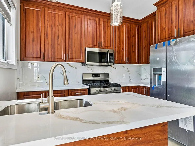 15 Learmont Ave #UPPER — Photo 20
