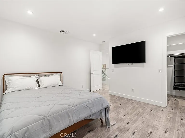 4630 Cedros Ave — Photo 27