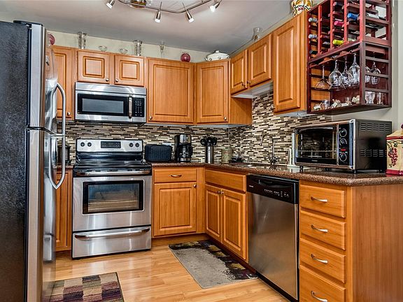 2nd image of 710 S Alton Way Unit 11D