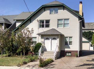 1059 Abbott Blvd, Fort Lee, NJ 07024