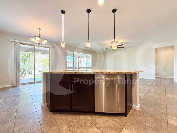 5th image of 2814 E Quenton St