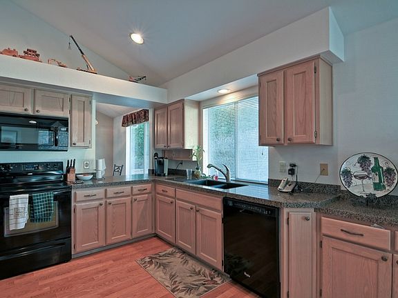 3rd image of 2010 Mill Pointe Dr SE