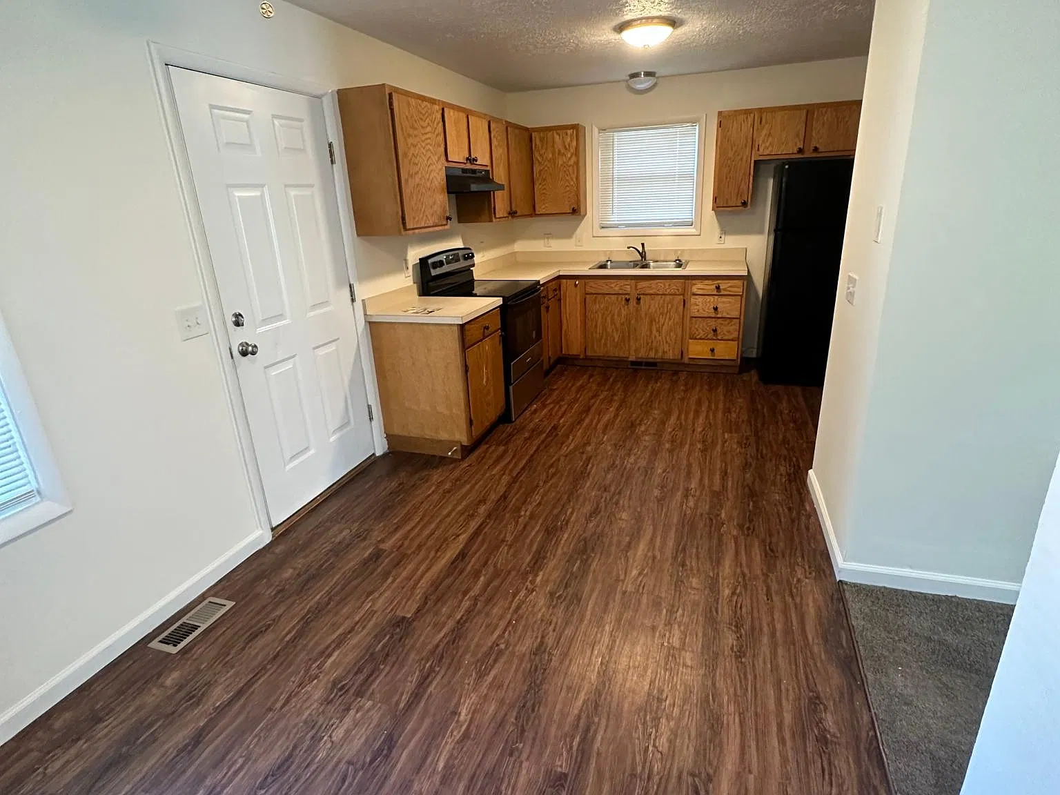 3 bed, 1.5 bath, 1218 sqft, $1,250 — Photo 3