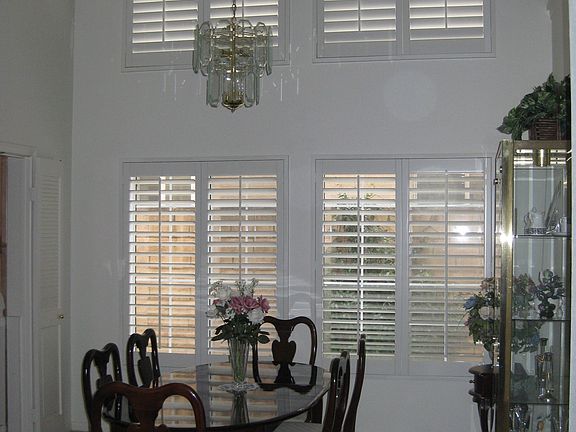 Formal Dining Room - high ceiling