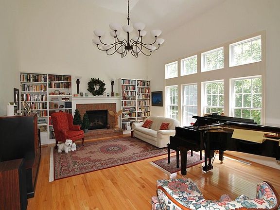 4th image of 8370 Black Walnut Dr