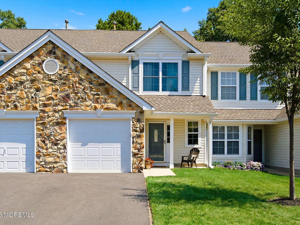1st image of 1304 Iris Way #1304