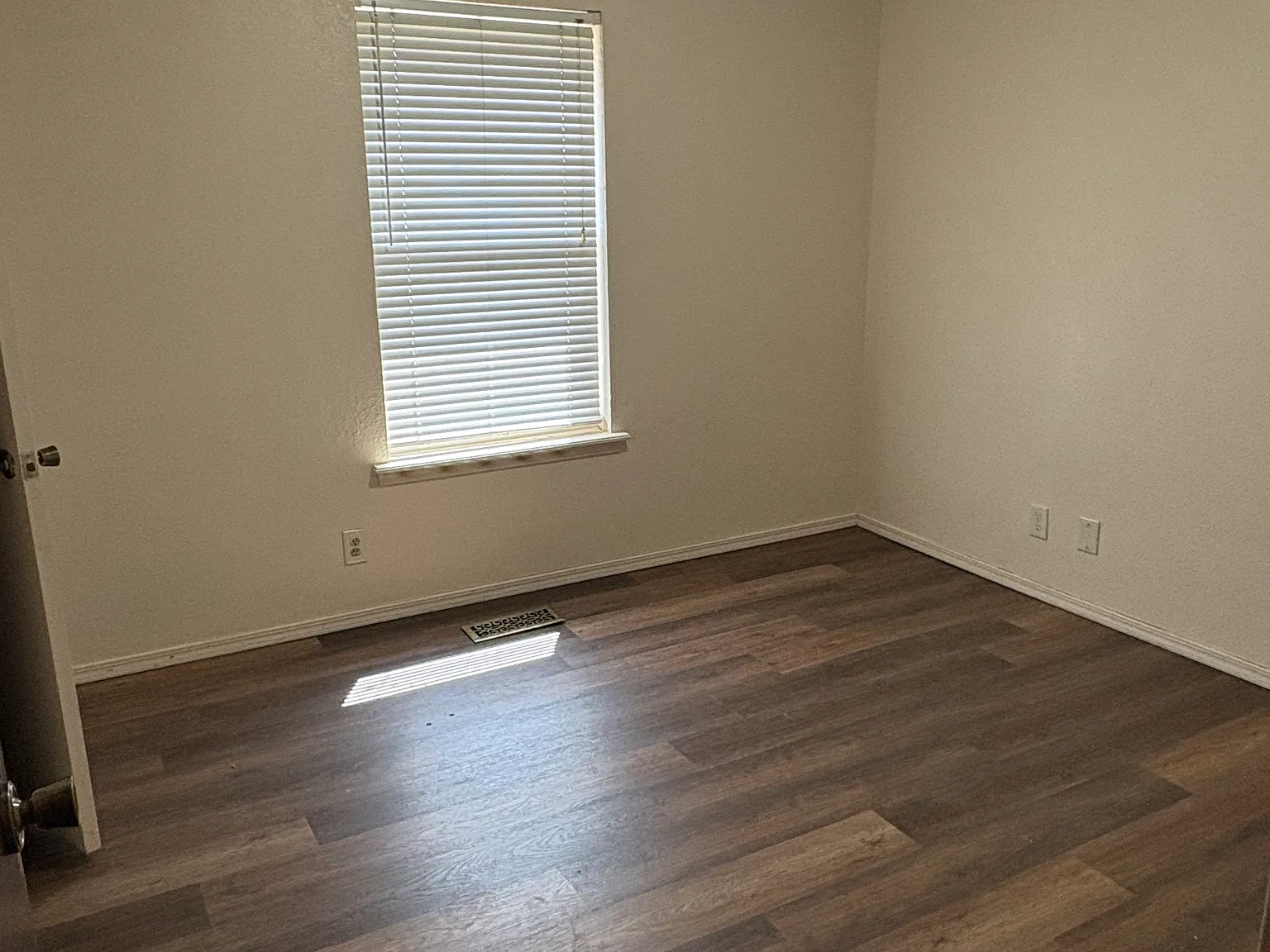 504 W Yuma St S — Photo 4
