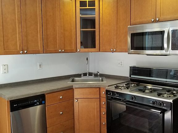 5th image of 806 Catharine St Floor 1