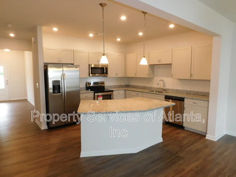 523 Ryan Ct — Photo 6