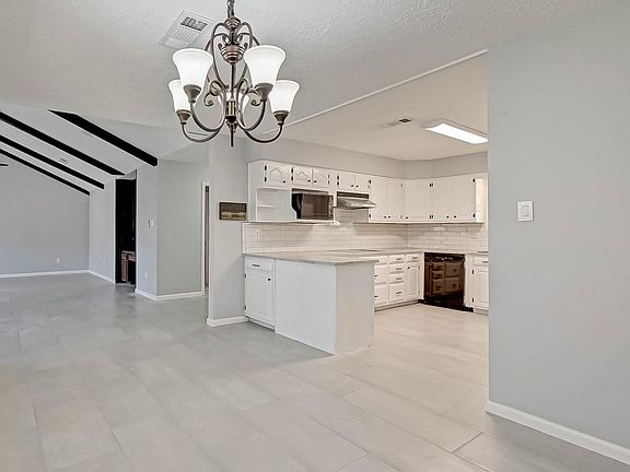 4th image of 10106 Grassy Cove Dr