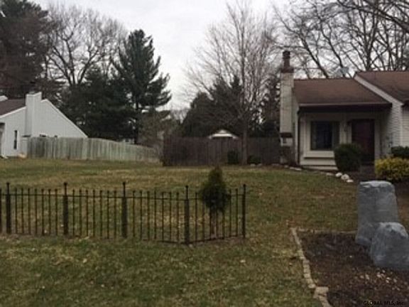 4th image of 72 Tallow Wood Dr