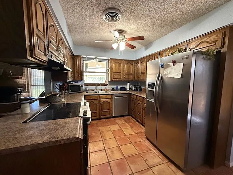 4717 Beall Blvd — Photo 5