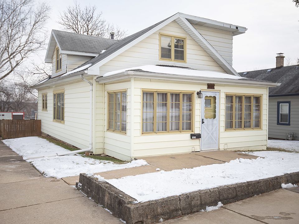 1st image of 1824 N Hickory St