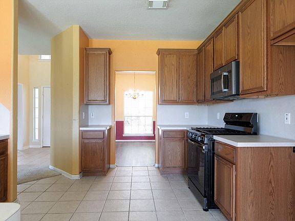 4th image of 19527 Fernhaven Dr
