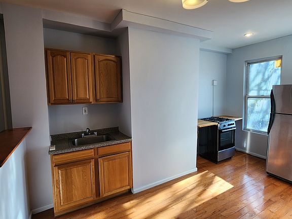 4th image of 150 21st St APT 3B
