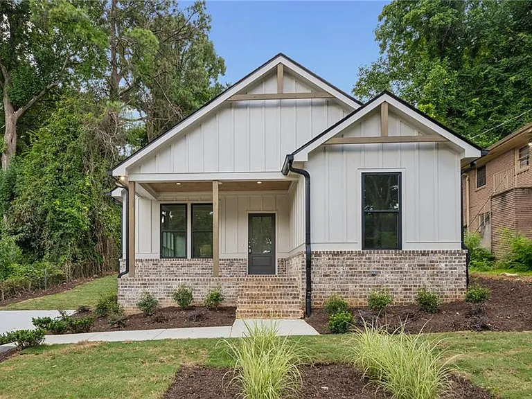 2050 Morehouse Dr NW — Photo 2