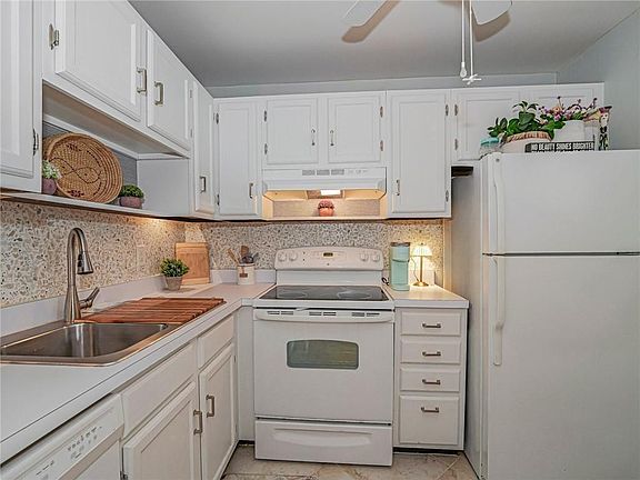 3rd image of 75 Royal Oak Court #204