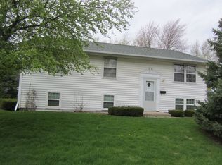 920 Sunnydale Blvd, Streamwood, IL 60107