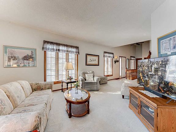4th image of 2064 Parkway Dr