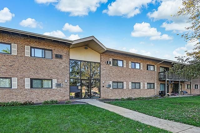 1st image of 7425 Brookdale Dr APT 114