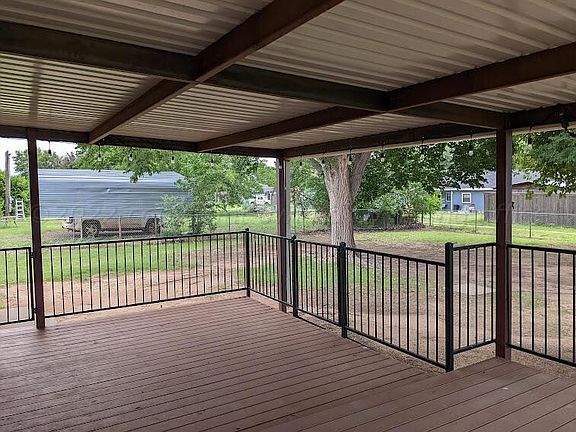 3rd image of 305 Silver Springs Dr