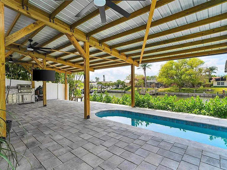 3944 Doral Dr — Photo 37