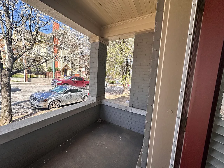 324 Lindsay St — Photo 6