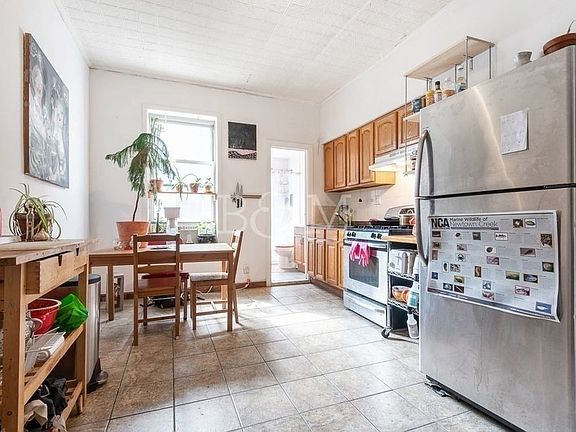 5th image of 262 Nassau Ave #2L
